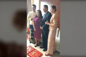 现场抓拍！魏秋月，袁灵犀和魏秋月爸妈合影，幸福的时刻！