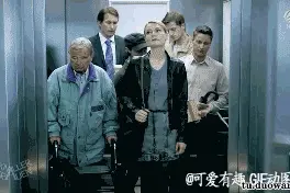 爆笑gif图第两千五百七十四炮：电梯里发生了什么图片