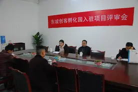 眉山东坡商务局到东坡创客孵化园调研图片