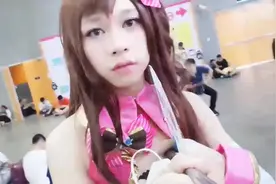 斗鱼最美伪娘主播“粥粥酱”参加广州漫展，不开口说话美死你！