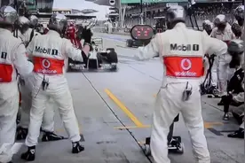 尴尬时刻汉密尔顿进错站……