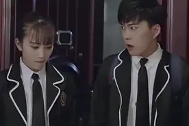 妈妈回到18岁容颜，去儿子的学校读书，和儿子成立黑社会联盟！视频封面