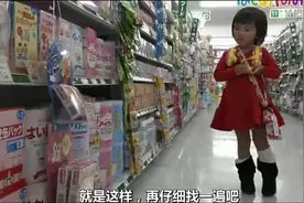 3岁小女孩出门给弟弟买奶粉，一路囧态超可爱~视频封面