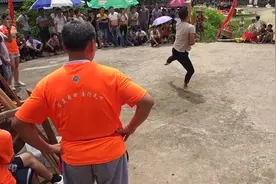 广西博白传统功夫套路表演：农村大叔表演精湛拳法引围观！视频封面