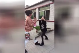 《乡村爱情》赵兰妮又长大变漂亮了，片场与刘英耍宝欢乐多视频封面