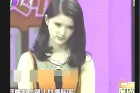 在大街上骑在老公的脖子上让老公给她把鞋舔干净！涂磊：滚下去！视频封面