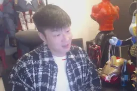 有人问帝师“你配吗”，帝师不知道是个梗直接开起了车视频封面