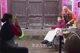妹妹被养父母领养却一直被虐待，兄弟姐妹找上门来了，心酸啊视频封面