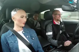 买奥迪送了一个机器人，上了高速以后才知道啥叫人性化！