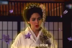 画中走出一个和女主长得一模一样的女子，原来她是女主的真身！