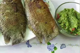 教你在家做油炸鲤鱼，金黄又酥脆，造型美观又美味，看一遍就会视频封面