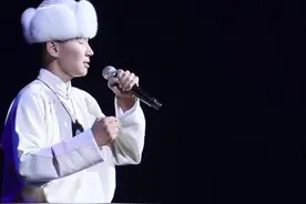 乌达木在国外再唱《梦中的额吉》发自心灵深处的歌声，感动千万人视频封面