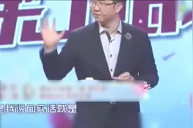 小伙嫌弃女友会友时不化妆，素颜似妇女，谁料女友化妆这么好看视频封面
