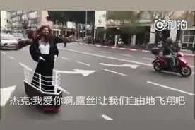 太搞笑了，杰克与露丝的泰坦尼克号惊艳路人视频封面