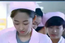 美女护士为省钱天天吃土豆丝，食堂大叔看女孩太瘦偷偷夹肉给她视频封面