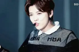 搞笑GIF：因戏生情，鹿晗关晓彤甜蜜牵手视频封面