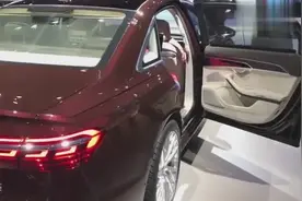 全新一代奥迪A8L加长版后排空间预览！