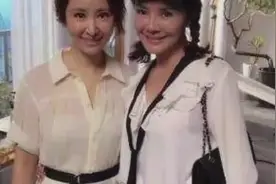 林心如与婆婆罕见合影，霍妈青春靓丽美过儿媳，难怪会成为一家人视频封面