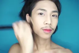 男友化妆修颜，比凤姐还美，看一眼就被吸住了视频封面