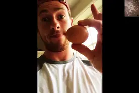 超坏儿子恶搞妈妈，竟花上一年时间「蛋砸」妈妈！？图片