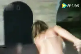 漂亮妹子玩游戏被虐惨，这叫声真的让人无语，只想说太暴力了！图片