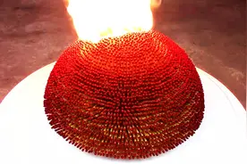 超爽的火柴点燃链式反应，透着屏幕就能闻到硝烟味！图片