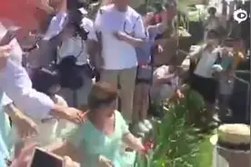 包贝尔婚礼柳岩当伴娘被捉弄 贾玲出手相救