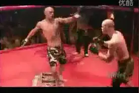 史上最逗逼的一场拳击比赛 看到结局笑尿了！图片