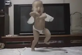 江南 Style ，萌宝贝的骑马舞，婴儿搞笑版图片