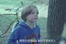 5岁小孩报警找过世的妈妈，警察做出的事情让人感动！视频封面