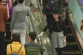 电梯上被漂亮妹子撩了，你会什么反应？图片