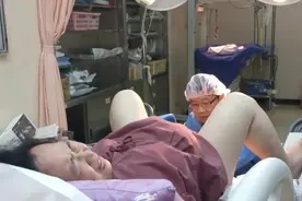 实拍：孕妇生孩子遇上男医生顺利接生的过程，感动！图片