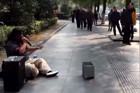 流浪汉的一首《飘洋过海来看你》，比原唱唱得更感人图片
