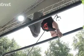 女子街头健身，令无数男同胞汗颜舔屏视频封面