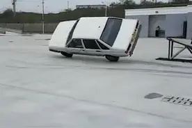 驾校教练玩漂移，美女学员直呼帅呆了？图片