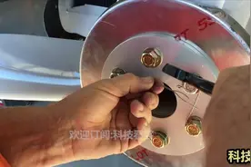 怎样防止飞机螺丝松动？80岁工程师教你打螺栓保险丝