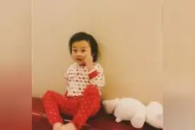 甜馨成长全纪录曝光，从牙牙学语到背唐诗认国旗，我们学霸着呢！图片