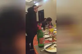 对待酒桌上这种贱人就得这样！罚三个，罚三个，啪！啪！啪！视频封面