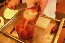 实拍全聚德烤鸭，片鸭子全过程！图片
