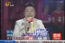 农民工舞台一展歌喉，这才是好声音，感动哭了！大哥好样的！图片