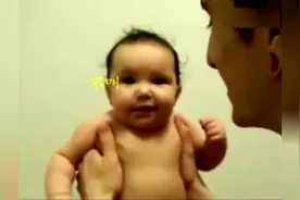 爸爸让宝宝叫爸爸，宝宝不叫，下一秒爸爸的做法让宝宝伤心了