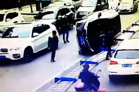 一个视频告诉你，停车拉手刹的重要性图片