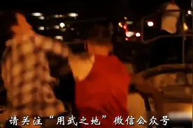 街头打架太狠了！粗大壮汉瞬间KO倒地不起图片