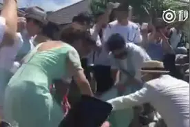 包贝尔婚礼柳岩险被扔下水 贾玲出手相救 这么闹伴娘不好吧