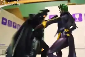 玩具版蝙蝠侠大战小丑，关键时刻美国队长伸出助援之盾，场面激烈图片
