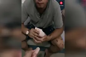 好不容易发工资了，结果却扎心了！全给老婆100块都不给我啊！视频封面