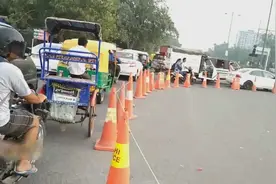 贱男在马路中间建起雪糕桶围墙，铺垫享受阳光视频封面