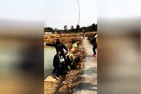 鱼塘老板要哭了，你见过在鱼塘钓这么大的鱼吗？图片