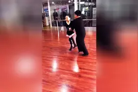 搞笑拉丁小胖儿第二弹 这回带舞伴一起爽歪歪图片