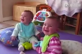 宝宝看到爸爸回家的反应！第三秒就催泪了，太温馨了！图片